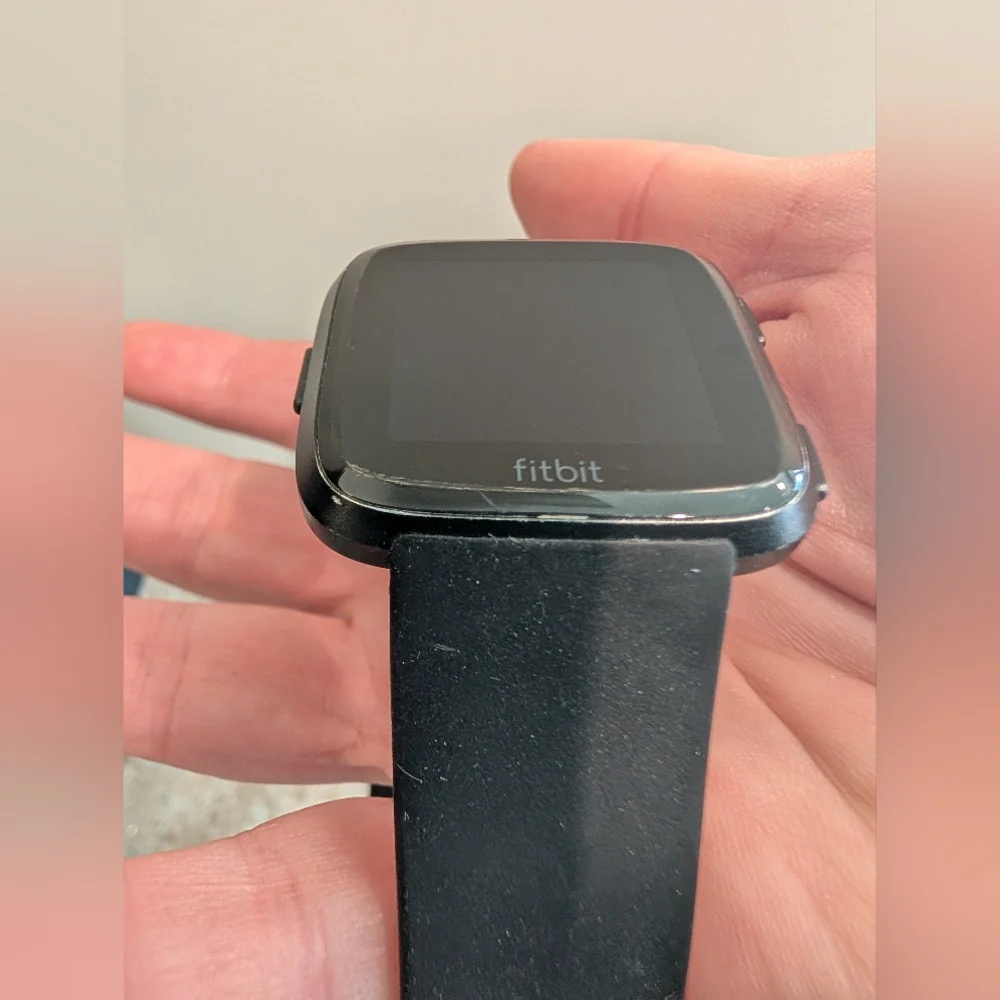 Fitbit Versa FB504 Smartwatch - Black - Small & Large Wristbands - Pre-owned